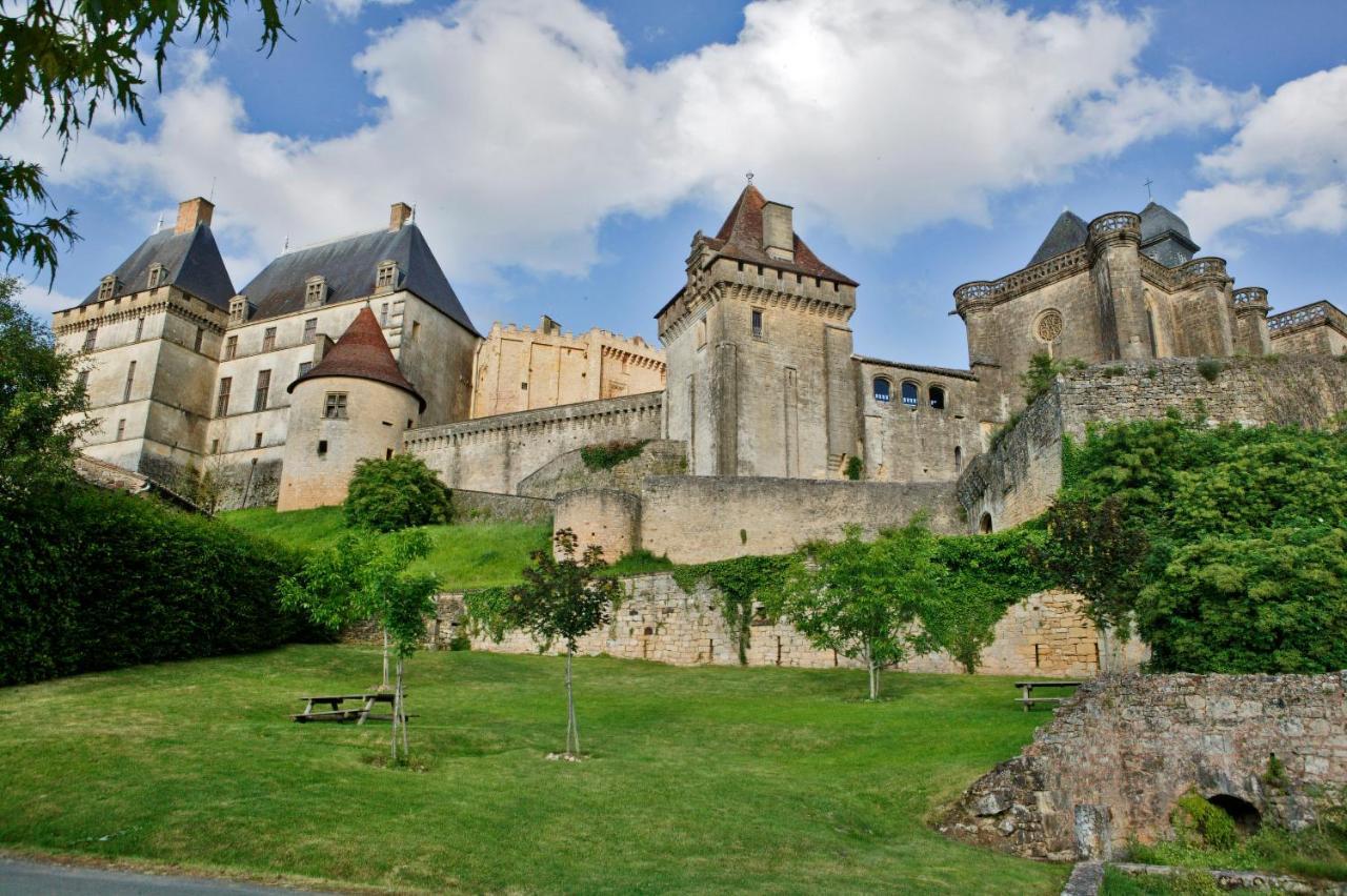 Le Prieuré du Château de Biron Biron  Exterior foto
